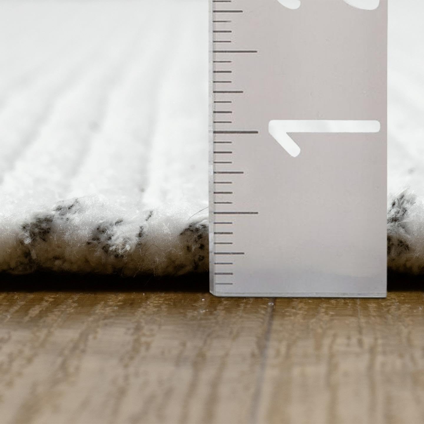 LUXE WEAVERS Machine Woven White 5x7 Area Rug, Indoor Stain-Resistant Fringed Carpet