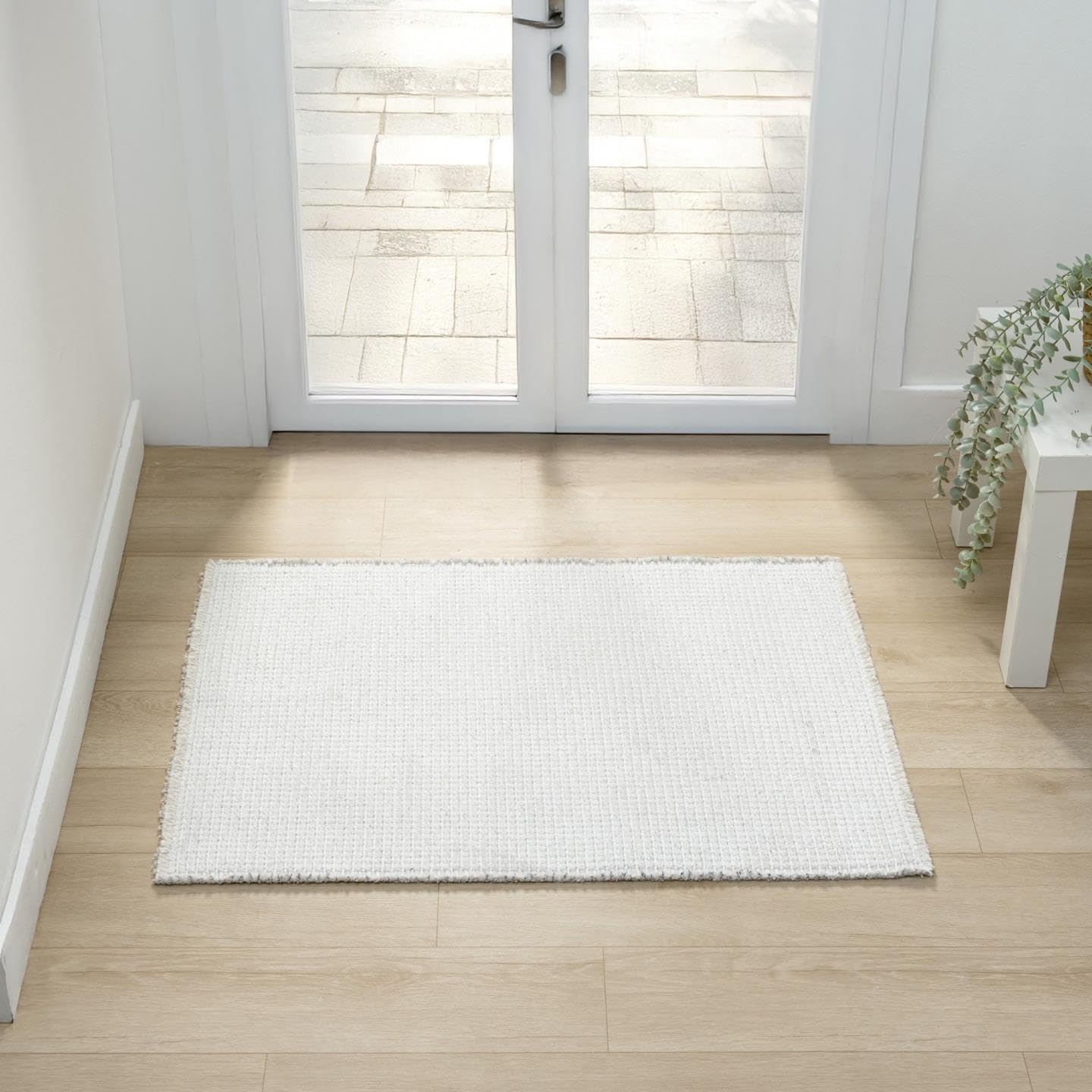 LUXE WEAVERS Machine Woven White 5x7 Area Rug, Indoor Stain-Resistant Fringed Carpet