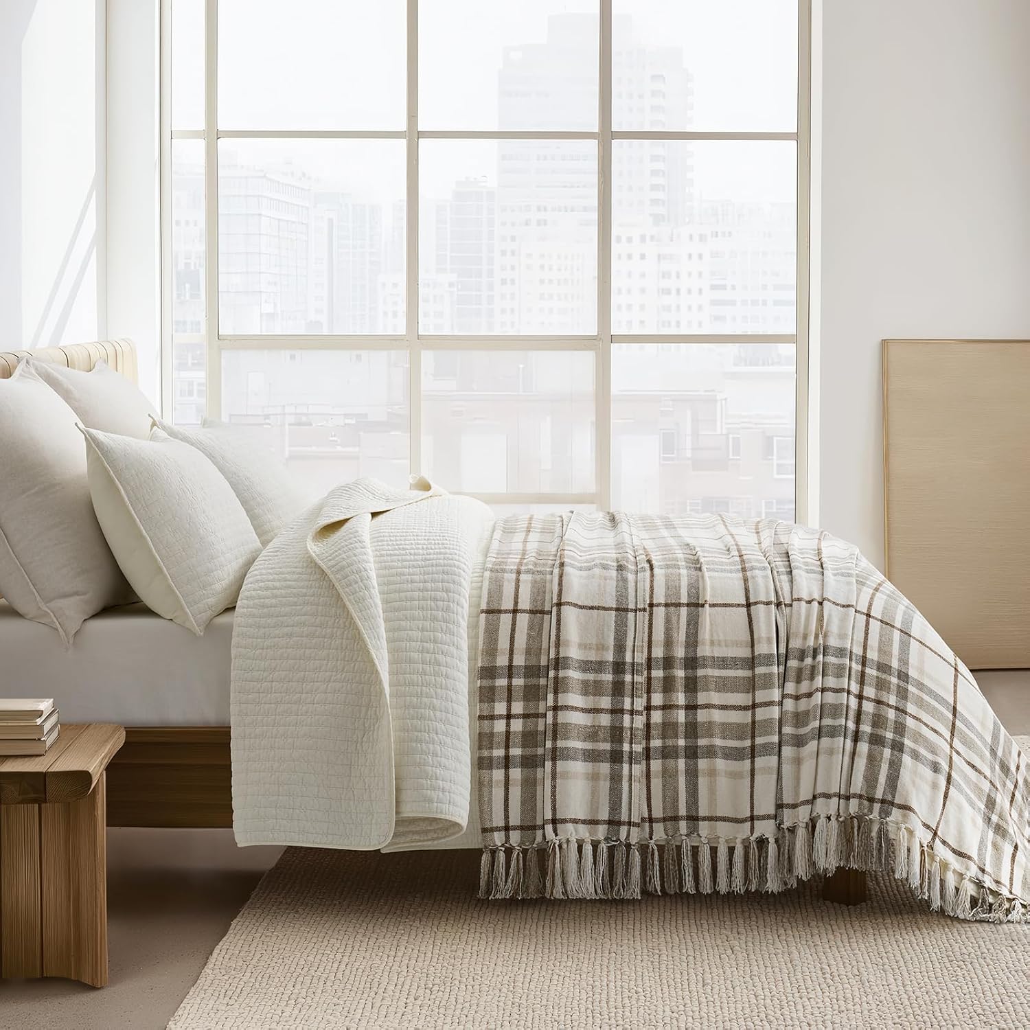 EverGrace Soft Chenille Bed Blanket Queen Size for Bed, Cozy Plush Fuzzy Lightweight Decorative Chenille Knit Throw Blanket with Tassels for Couch Sofa Gift Home Decor, Taupe 90"x90"