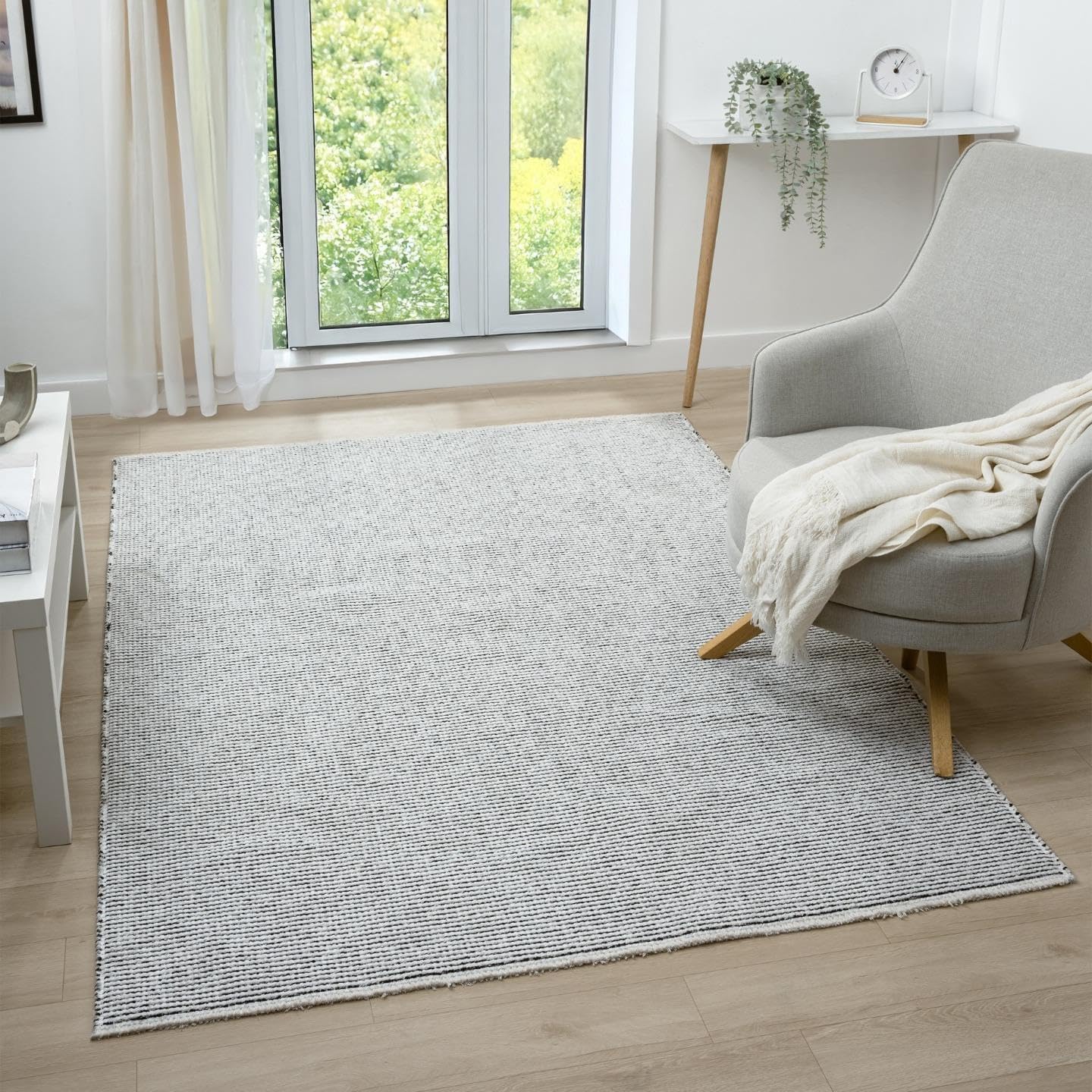 LUXE WEAVERS Machine Woven Two-Tone Beige White 5x7 Area Rug, Indoor Stain-Resistant Fringed Carpet