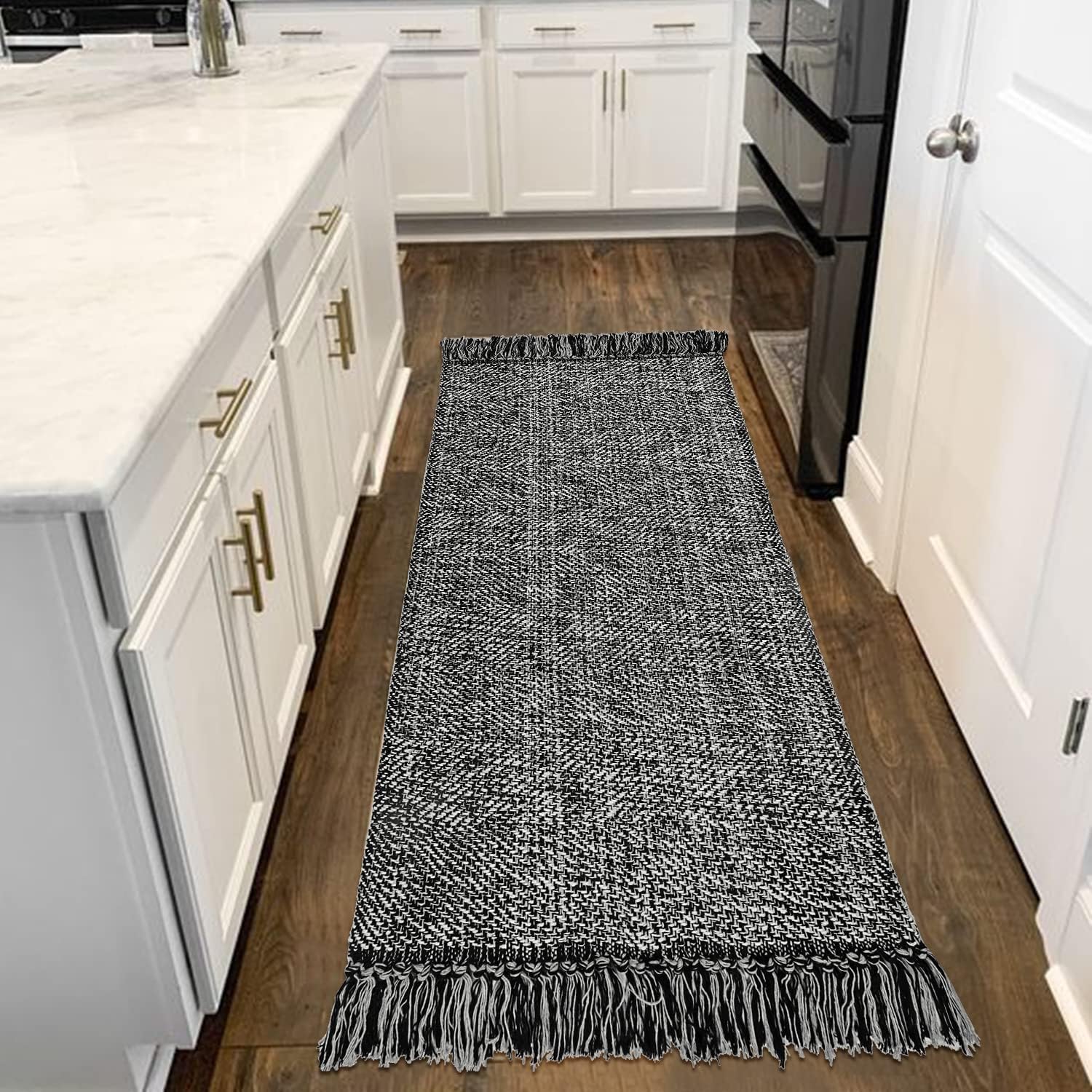 Collive Comfy Area Rug 4' x 6', Tan/Cream Woven Cotton Bedroom Rugs, Modern Indoor Accent Rug Floor Carpet with Tassel for Living Room, Nursery Room, Dining Room, Bedside, Office, Patio Decor