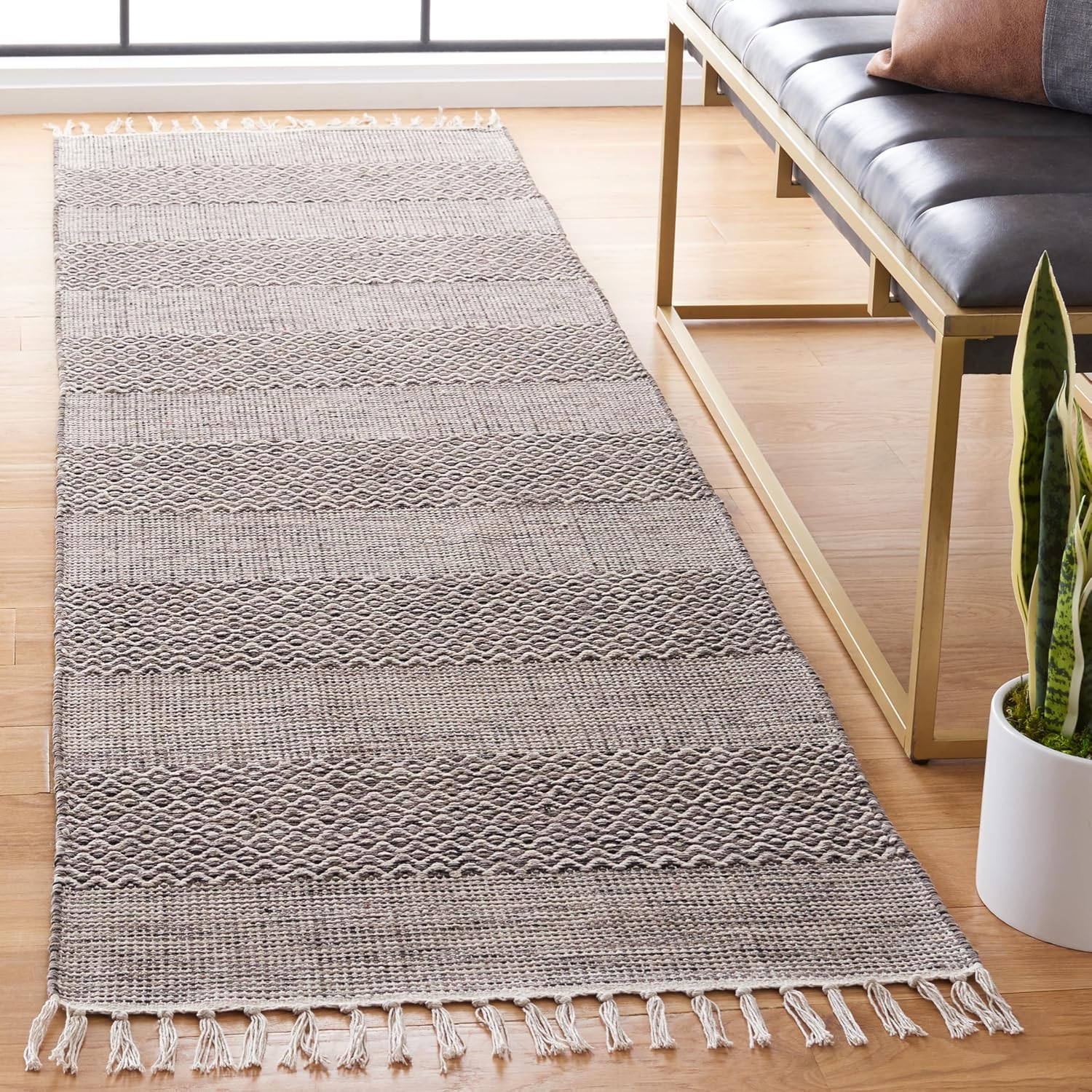 SAFAVIEH Montauk Collection Area Rug - 6' x 9', Ivory & Steel Grey, Handmade Flat Weave Boho Farmhouse Cotton Tassel Fringe, Ideal for High Traffic Areas in Living Room, Bedroom (MTK330M)