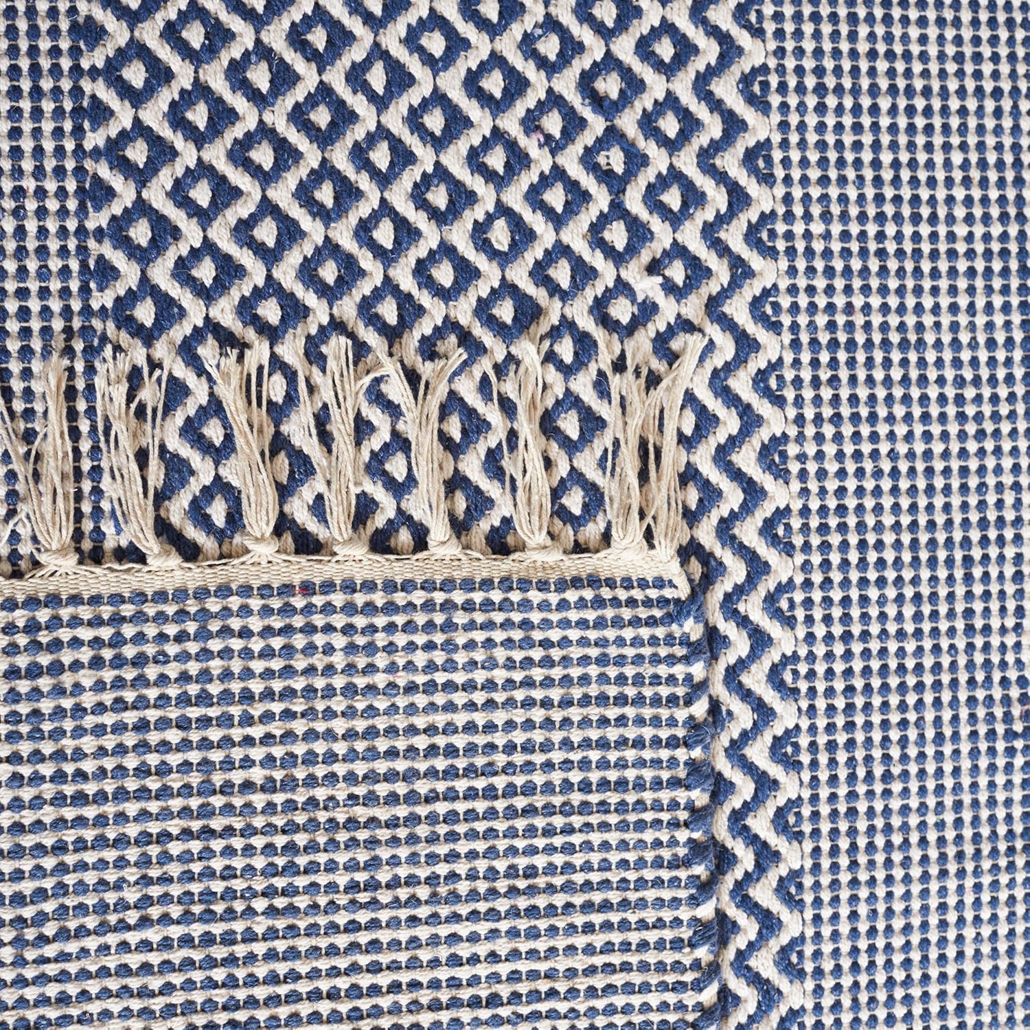 SAFAVIEH Montauk Collection Area Rug - 6' x 9', Ivory & Steel Grey, Handmade Flat Weave Boho Farmhouse Cotton Tassel Fringe, Ideal for High Traffic Areas in Living Room, Bedroom (MTK330M)